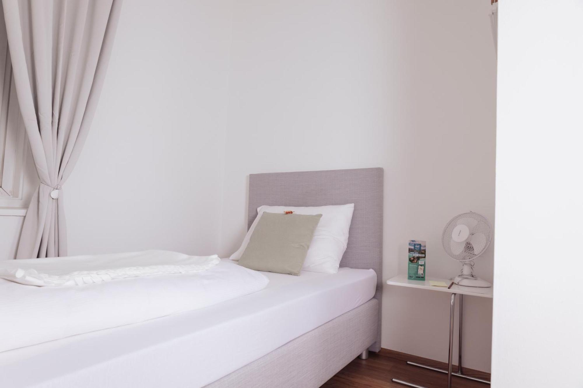 Cityhotel Am Domplatz Self-Checkin Klagenfurt am Woerthersee Zewnętrze zdjęcie