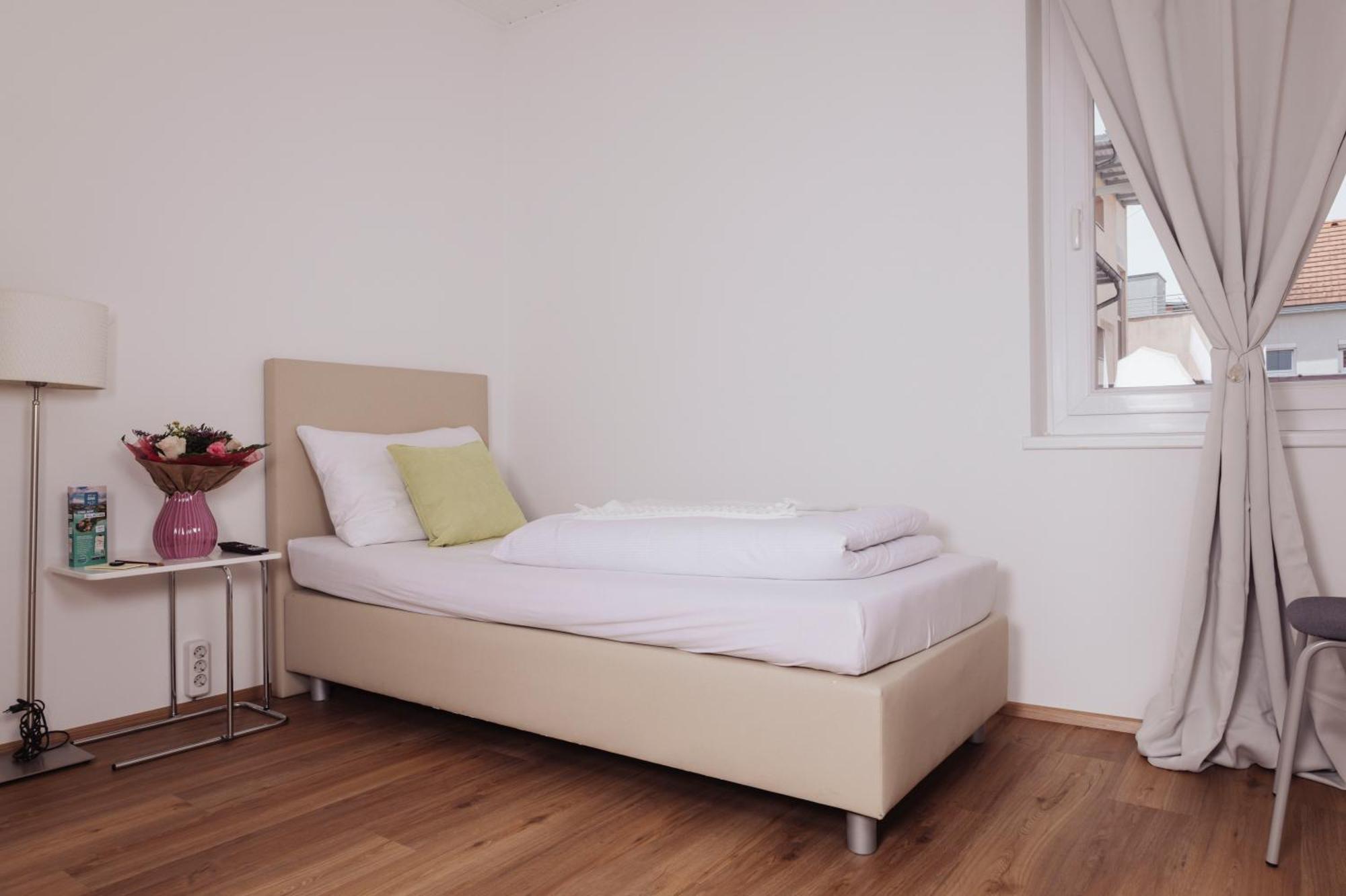 Cityhotel Am Domplatz Self-Checkin Klagenfurt am Woerthersee Zewnętrze zdjęcie